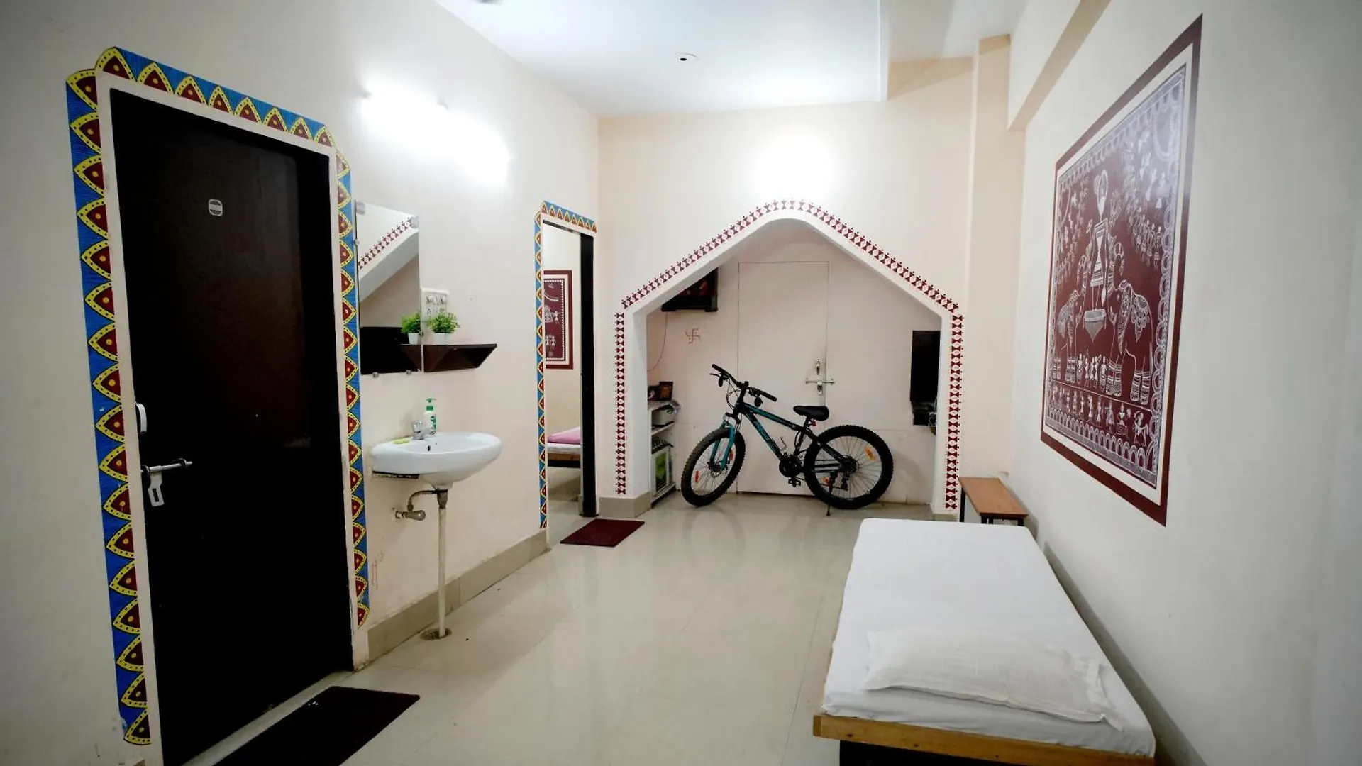 Banaras Gully House 500 Ft From The Ghats Varanasi