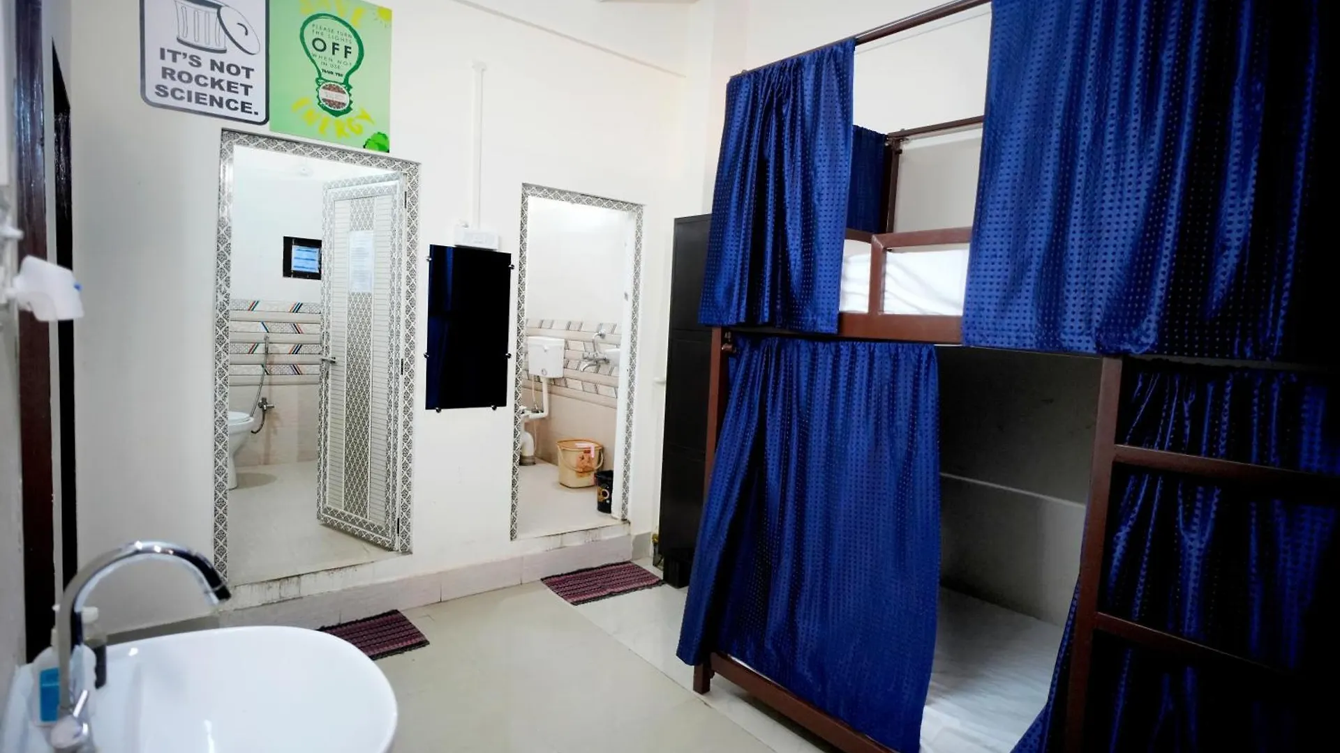 Banaras Gully House 500 Ft From The Ghats Varanasi Hostel